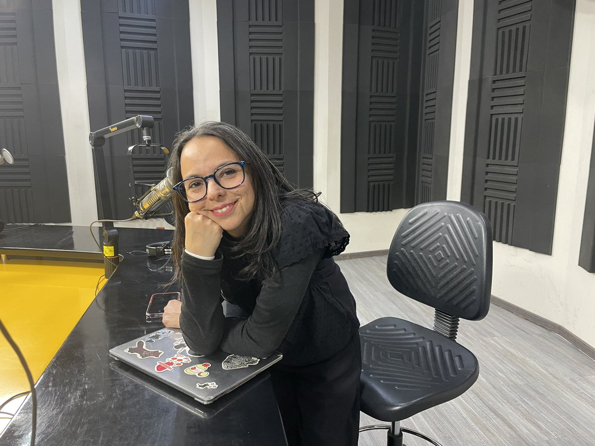 RadioUdeG's tweet photo. Te has preguntado ¿De dónde sale la selección musical de #LaVozDeLaLuna? 

Pues en el programa de hoy Gaby Bautista te lo explica, además de tener una gran selección musical 🎵 🎶 👩 
104.3 FM 📻 https://t.co/I3ipkBSGT8