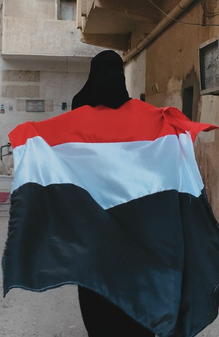 Moran_Moh's tweet photo. تواصل معي عددٌ كبير من أبناء وبنات عدن، وأبدوا استعدادهم للانضمام إلى الحملة، وبدأنا التنسيق لرفع أعلام الجمهورية اليمنية على أسطح المنازل، كحقٍّ مكفول بالدستور والقانون، وتعزيزًا لروح الانتماء والوطنية. الوطن يجمعنا، والراية توحّدنا، والعمل الميداني هو الطريق لترسيخ القيم والمبادئ.

تحيا الجمهورية اليمنية 🇾🇪✋