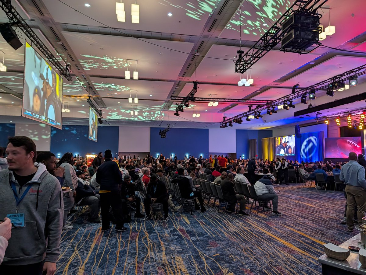 Coach Isaiah Mays tweet media