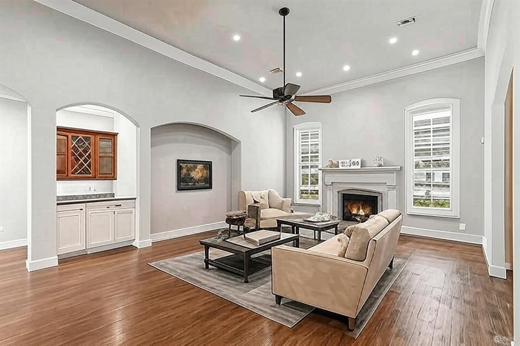 kevinmcgovern's tweet photo. Elegant Preston Hollow home ✨ 4 beds, 4+ baths, chef’s kitchen, primary suite w/ fireplace &amp; spa bath, wet bar, wine storage, saltwater pool w/ slide &amp; waterfall, 3-car garage. Listed by Marla Gober.
📍 6207 Walnut Hill Ln, Dallas, TX | $1,400,000
📞 Kevin McGovern 214-649-4446 https://t.co/Adu2ohxRag