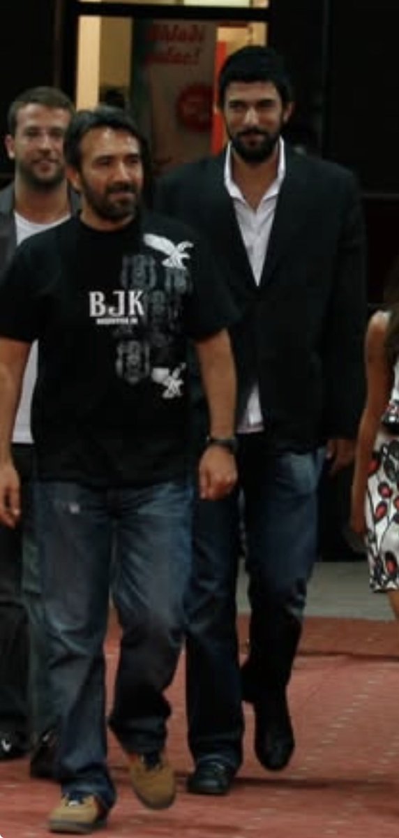 انجين اكيوريك بصورة جديدة النشر  من فيلم القدر اول فيلم له عام 2006 حيث شاركها معنا مخرج الفيلم 
#EnginAkyürek