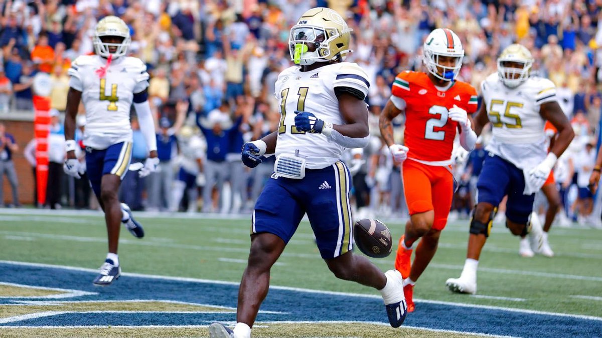 DFoster2027's tweet photo. Blessed to receive my 17th offer from Georgia Tech🐝 #AGTG @shelton_felton @vsunseri3 @LaBrandonHudson @Coach_CA912 @CoachJGolden https://t.co/7gm0sFhJ5p