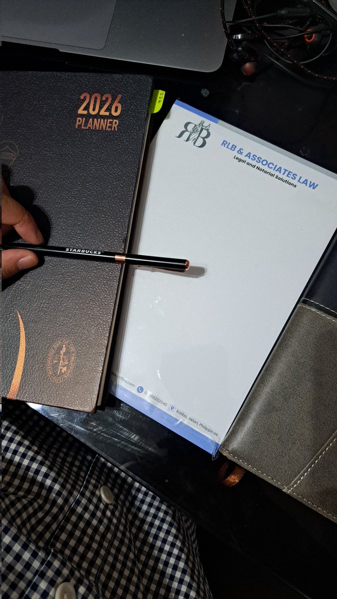 Gusto ko lang iflex itong customized office notepad ko. Nakaka boost ng confidence scribbling some notes.