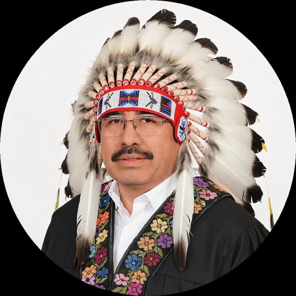 PFifiona's tweet image. No tiene la culpa el indio, sino el que lo hace Grand Cherokee...