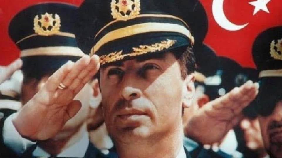 Diyarbakır'da ve tüm Türkiye'de halkın gönlünde taht kuran #GaffarOkkan ile 5 mesai arkadaşının, hain pusuda şehit edilişlerinin 24. yılında saygıyla ve rahmetle anıyorum.