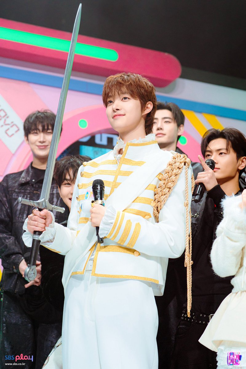 settlew97's tweet image. 뒤를 조심하세요 왕자님