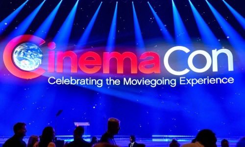ErikDavis's tweet image. NEW: The 2026 #CinemaCon schedule is now live! April 13-16 in Vegas.

Mon 4/13
Sony Pictures 

Tues 4/14: 
Warner Bros.

Weds 4/15: 
Major Studio Screening
Universal
Amazon/MGM

Thurs 4/16: 
Paramount Pictures
Disney

**An unnamed studio will also present on Tues AM. Last year it