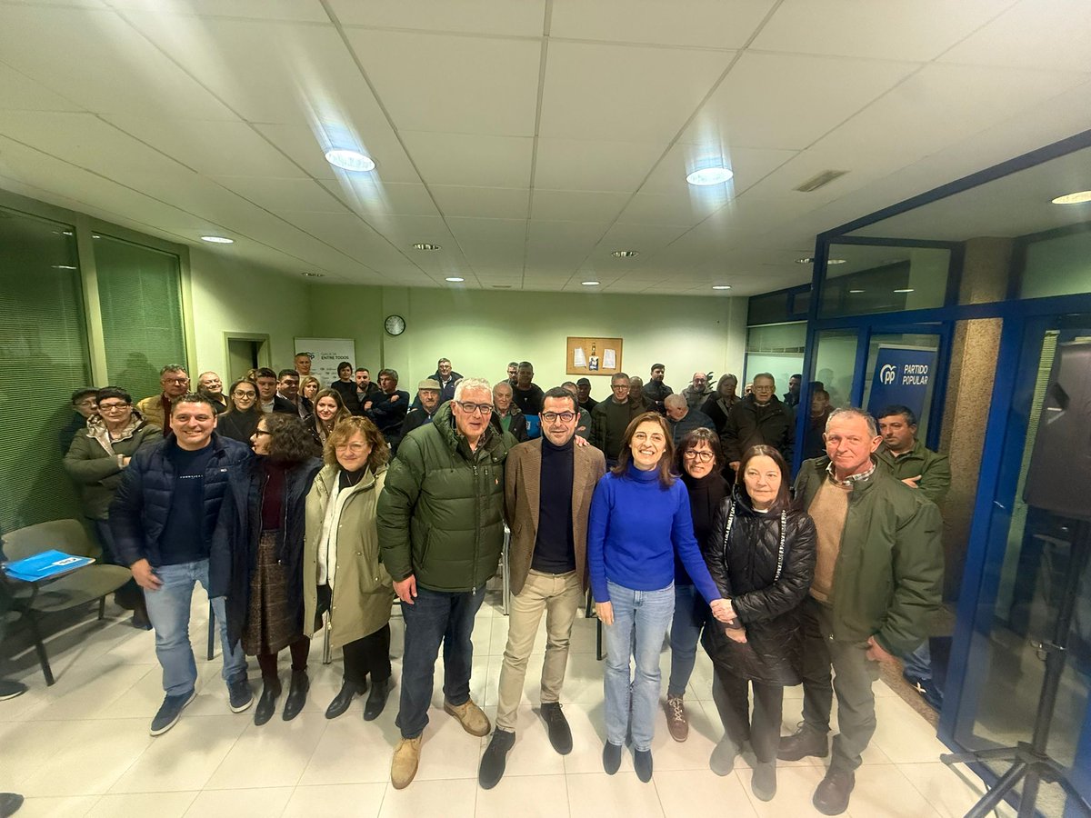 José Manuel Caamaño foi proclamado novo presidente do PP Mazaricos no Congreso local.

Acompañado por <a href="/evaristoben1/">Evaristo Ben</a> e  <a href="/Anxeles_Vazquez/">Ánxeles Vázquez</a>, Caamaño agradeceu a confianza para seguir defendendo os intereses de Mazaricos.