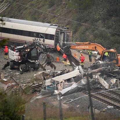 Pedro Sánchez no gobierna solo.
Son responsables TODOS los que le han sostenido estas dos legislaturas:
PSOE, Unidas Podemos/SUMAR, ERC, Junts, PNV, EH Bildu, BNG, Más País, Compromís, CC, NC y Teruel Existe.
Todos son corresponsables de la corrupcion, los desastres y muertes: