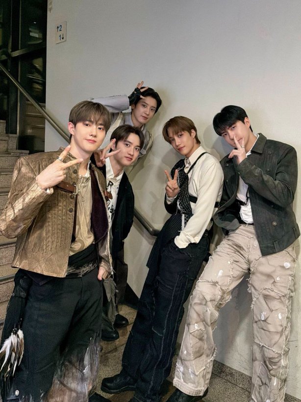 tutorialM166077's tweet image. لدى فرقة EXO فرصة للفوز بجميع البرامج الموسيقية الأسبوع المقبل، فهم يحتلون المركز الأول في جميعها! لا أقول لكم اذهبوا للتصويت لأن الأمر صعب عليكم، لكنني أتمنى لهم الفوز، وإن أمكنكم، يااكسوال ساعدونا في التصويت 🥹💗