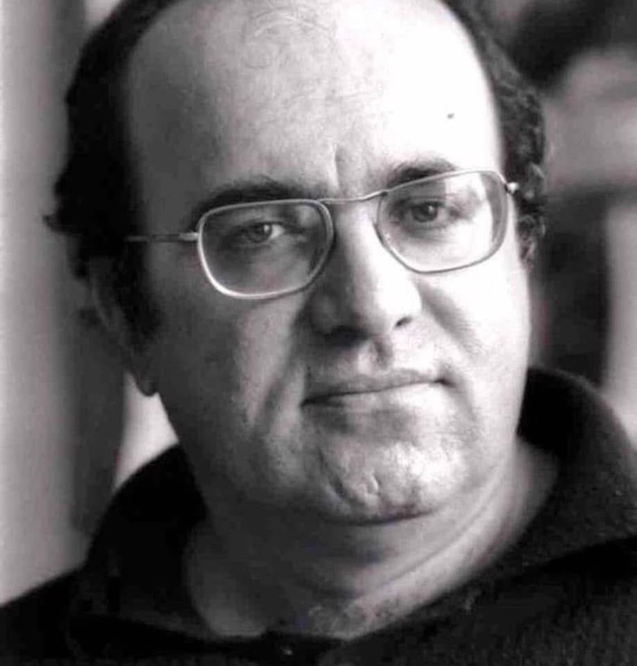 Atatürkçü aydın bir araştırmacı gazeteci ve yazar olarak aydınlık Türkiye Cumhuriyeti için karanlığa karşı mücadele veren, olayların üstüne yüreklilikle giden, karanlık odaklarca suikasta uğrayan, değerli araştırmacı gazeteci ve yazar Uğur Mumcu'yu saygıyla anıyorum.
#UğurMumcu