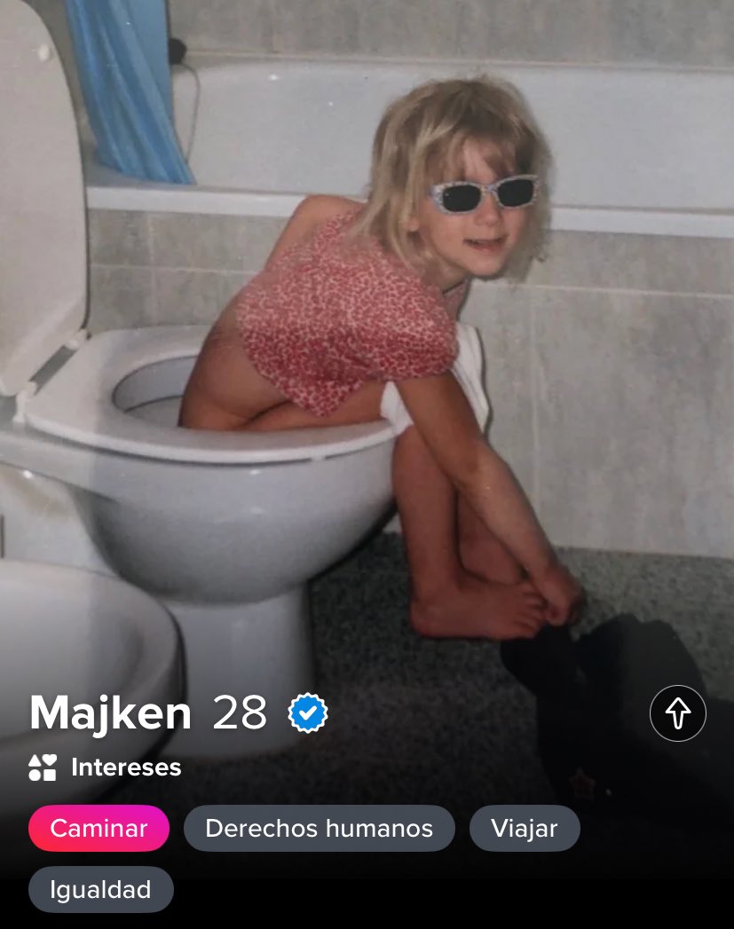 Out Of Context Tinder tweet media
