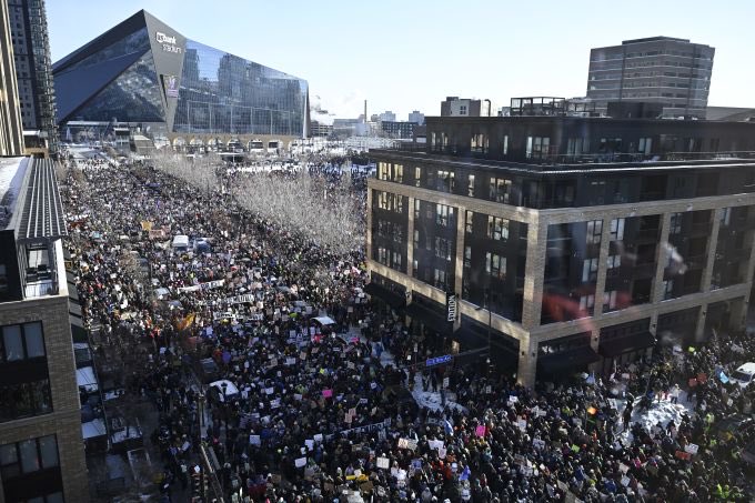 ImSpeaking13's tweet image. The Minneapolis ICE OUT protest, in -15 degree weather. In addition to an economic protest where over 700 businesses closed, and thousands skipped school, work and shopping to protest ICE and Donald Trump.

It is a thing of absolute beauty.