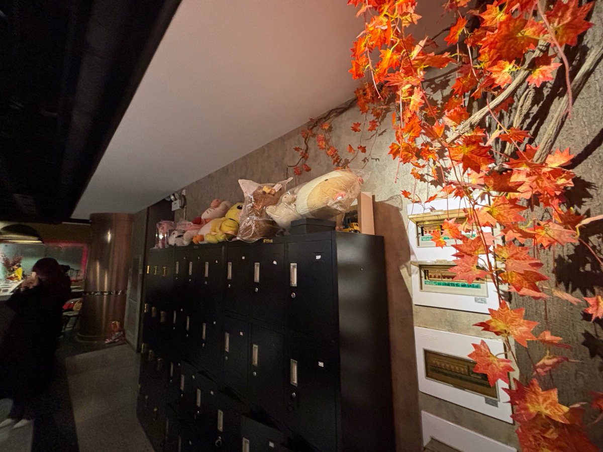 xxSarahK's tweet image. " Just played the best mystery RPG ever!  Clues tangled, twists unforeseen—our group screamed, gasped, and debated till the final reveal. Who’s the secret culprit ♂ Grab your crew, book a table, and chase the thrill! #MurderMystery #RPGNight #SleuthSquad"