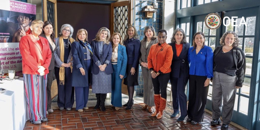 En el marco Día Internacional de las Mujeres en el Multilateralismo, que se conmemora cada 25 de enero, la Secretaria General Adjunta de la #OEA <a href="/Lauraggils/">Laura Gil</a> <a href="/SGA_OEA_OAS/">Oficina de la Secretaría General Adjunta de la OEA</a> y la Secretaria Ejecutiva de <a href="/CIMOEA/">Comisión Interamericana de Mujeres (CIM)</a> <a href="/AlejandraMoraM/">Alejandra Mora Mora</a> compartieron un desayuno este viernes con un grupo de