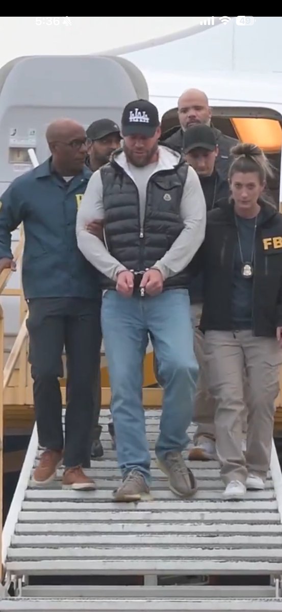 Gramercy_Goblin's tweet image. Incredible fit. Monclizzy and Yeezys. Just absolutely Mogging the FBI