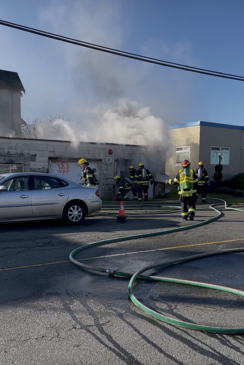 NanaimoFire's tweet photo. Crews have a fire wrapped up on the corner of Selby and Franklyn. Engine 5 on scene in 3 minutes. Fire was under control quickly once crews gained access. No injuries reported. Our Fire Investigator is on scene. https://t.co/PPlCiOFFJh