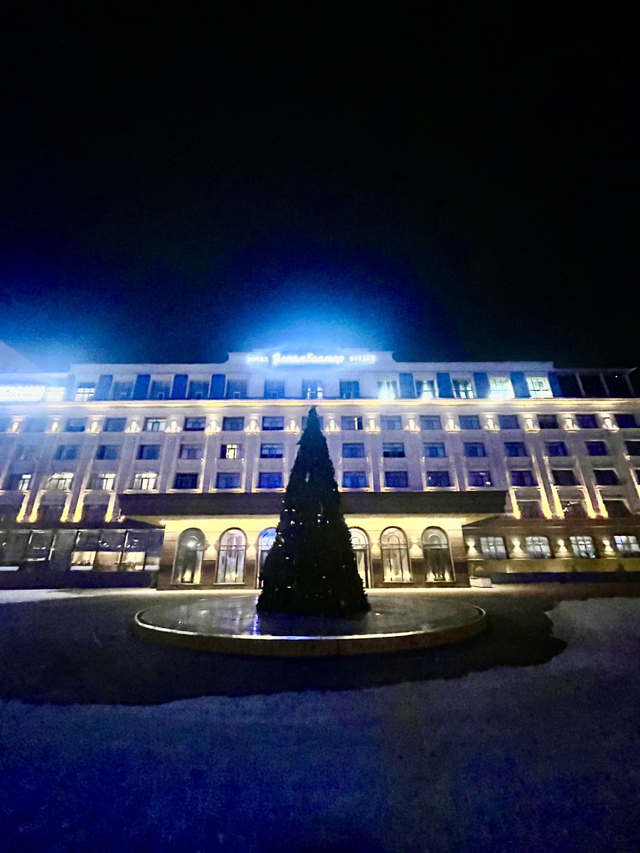 toococco's tweet image. おはようございます
今日の写真はモンゴルから

公園から見たウランバートルの宿泊先
モンゴルは物価が安くて、ホテル代も日本より安めだったのが助かりました

さて、今日も一段と寒いですね
みなさま良い1日を