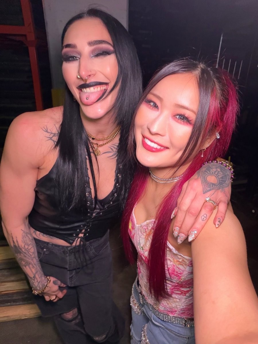 Iyo_SkyWWE's tweet image. Our way of taking selfies.😜🤳
#RHIYO