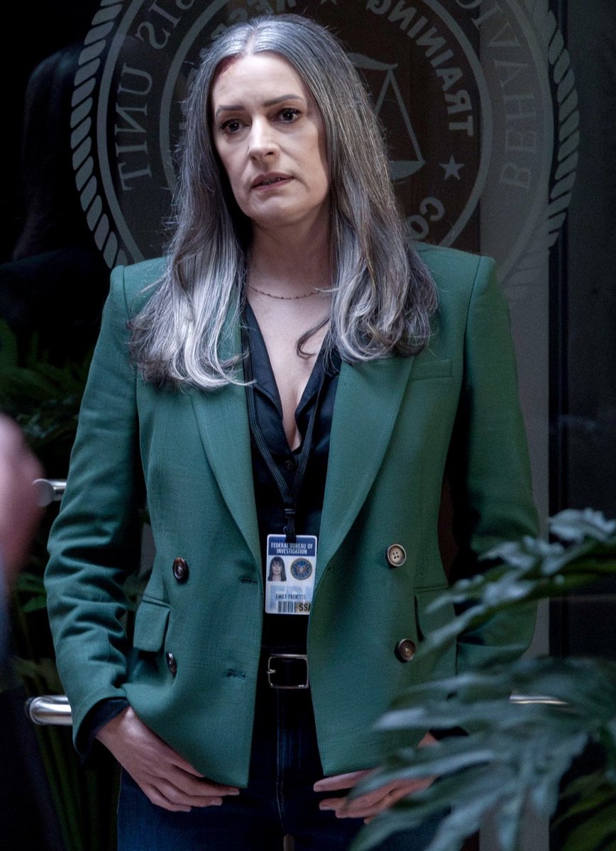 grey hair !! blazer !! cleavage!! 😩