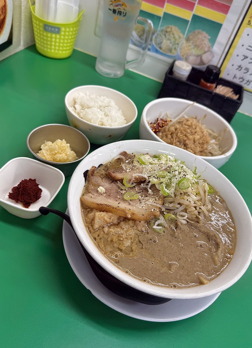 今を粋ろ 米子

煮干背脂味噌ラーメン
やぁこ姐特製~2026 野爆
小ライス

濃厚な味噌に濃厚煮干🥹
背脂で粘度もマシマシ😆
今粋名物『野爆』の洗礼🔥
辛さの中に辛さ❗️奥から辛さ😅
辛いの苦手だから苦戦したけど
めちゃめちゃ美味しかった✨️
ご馳走様でした🙏