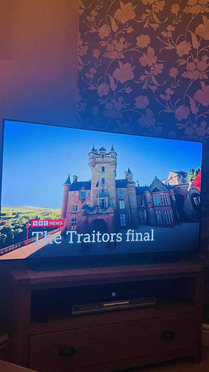 Obsessed this is one of the main headlines on BBC News, we are so unserious as a country &amp; I love it #TheTraitors #TheTraitorsUK #bbcnews