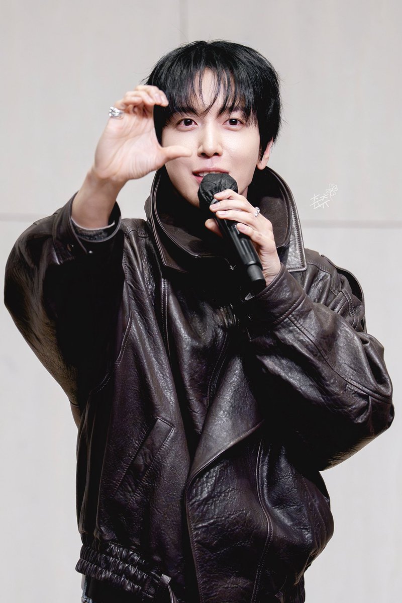 boice_chiuchiu's tweet image. 20260123 Ktown4U 팬사인회 

@JYHeffect 

#CNBLUE #씨엔블루 #정용화 
#JUNGYONGHWA