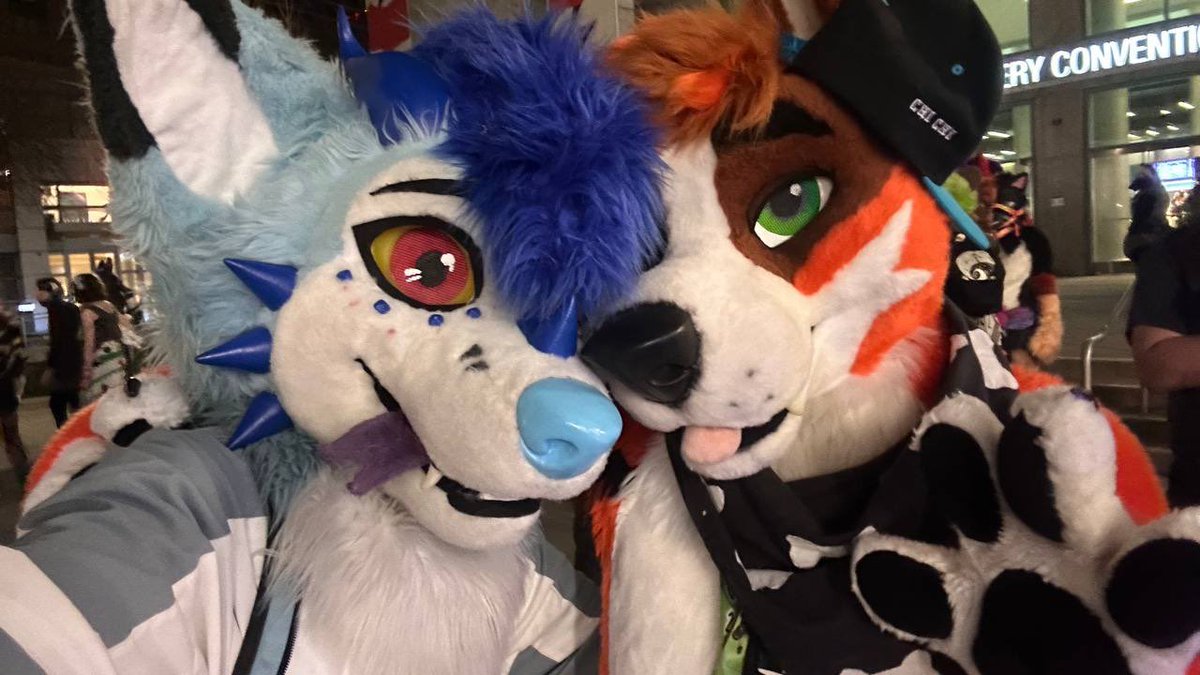 Did a lot of fursuiting around <a href="/furcon/">Further Confusion "The Beach Episode"</a> (FC) last weekend!

It was a lot of fun and met some awesome beans along the way! 😁🧡

#FursuitFriday #fursuit #FurCon2026 #furries #thatdogcoda