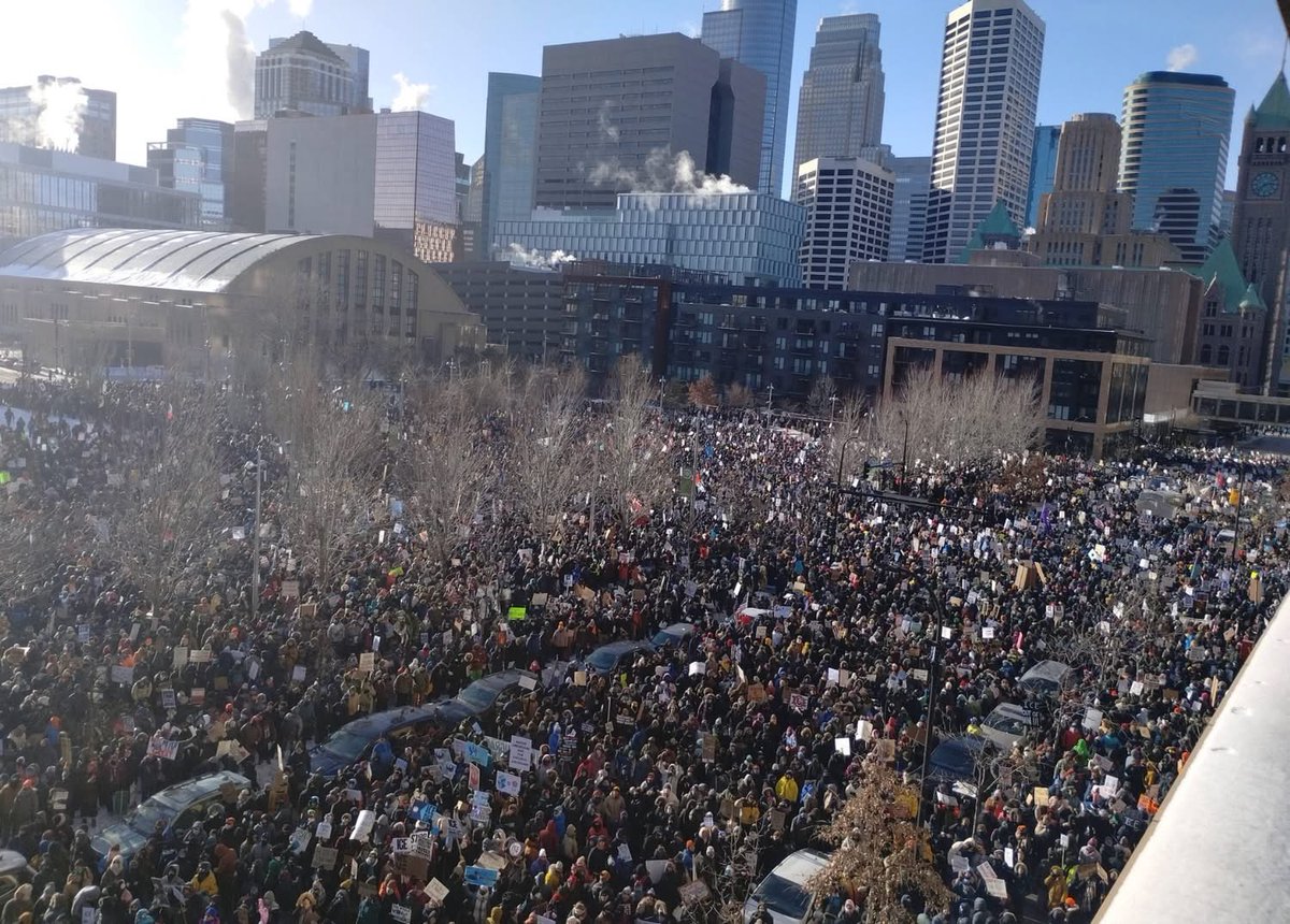 Saul_Eugene49's tweet image. MINNEAPOLIS SHOWED OUT TODAY. Thousands march in -35 degree weather to stand up to authoritarianism in conjunction with the first mass general strike since 1946. 

Trump and his goons stand directly opposite Minnesota values. We will not give in and we will show up. Believe that