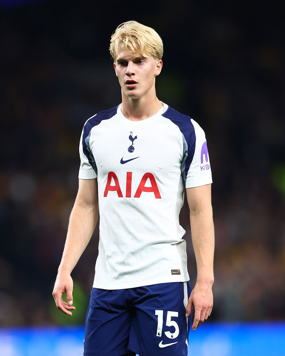 토트넘 공식 계정의 선수 관련 공지 이미지