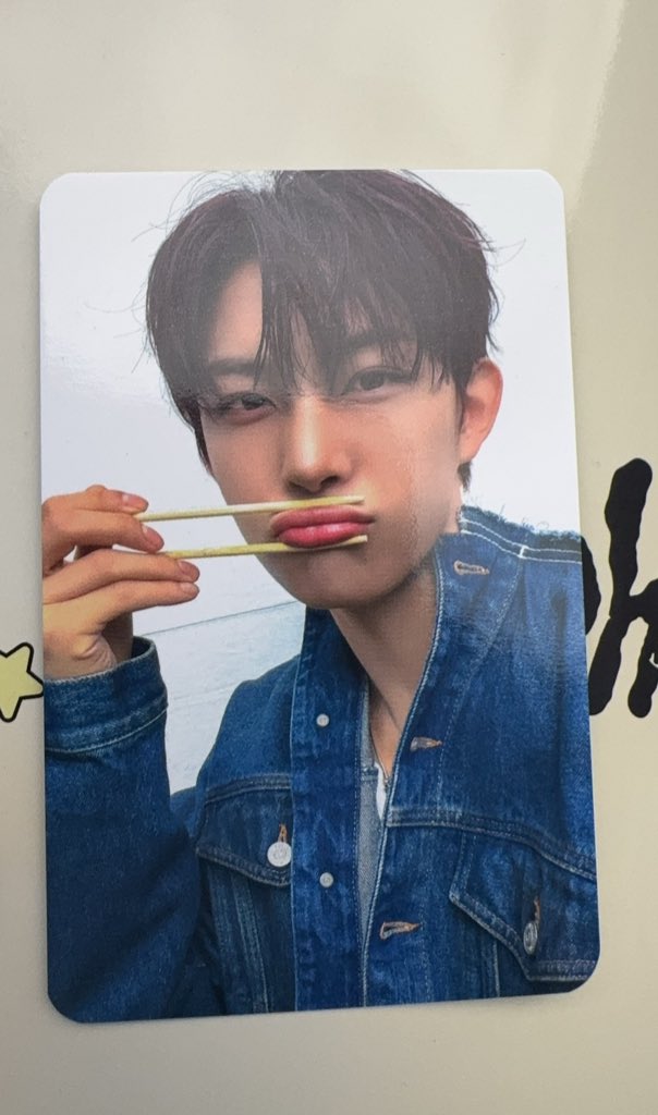 yanhdo99's tweet photo. 알파드라이브원 사녹 2주차 음중 포카 양도합니다

건우 4.0

음중 쇼챔 알디원 역조공 sell 판매 ALD1 이리오 김준서 장지아하오 아르노 김건우 이상원 허씬롱 조우안신 정상현 leo junseo arno geonwoo xinlong anxin sanghyeon alphadriveone https://t.co/ca7NZkmxDG