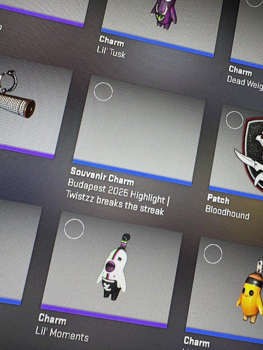 Father_Fusion's tweet image. Does anyone know how to fix this on cs2? My souvenir charm doesn’t have an icon lmao it’s just nothing #CS2 #cs2major #cs2inventory