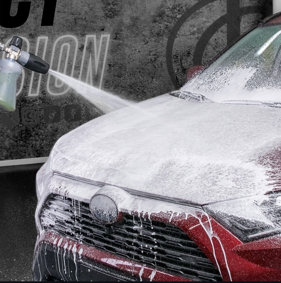 Meguiars's tweet image. If you have a ceramic coating, you want to maintain it. Hybrid Ceramic Wash &amp;amp; Wax gently cleans and provides additional ceramic protection. Plus, you can use it in a bucket or a foam cannon! 

#meguiars #carwash #foamcannon #ReflectYourPassion