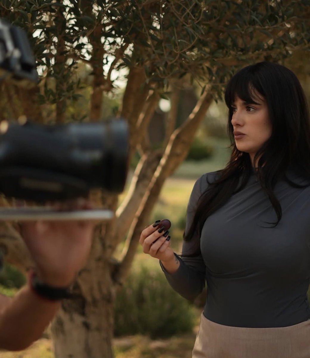 FebreLatina's tweet image. Gala Montes durante as gravações de #CorazónDeOro, onde viverá a grande vilã da novela, Catalina.

A trama estreia dia 2 de Março às 6h30pm pelo Las Estrellas