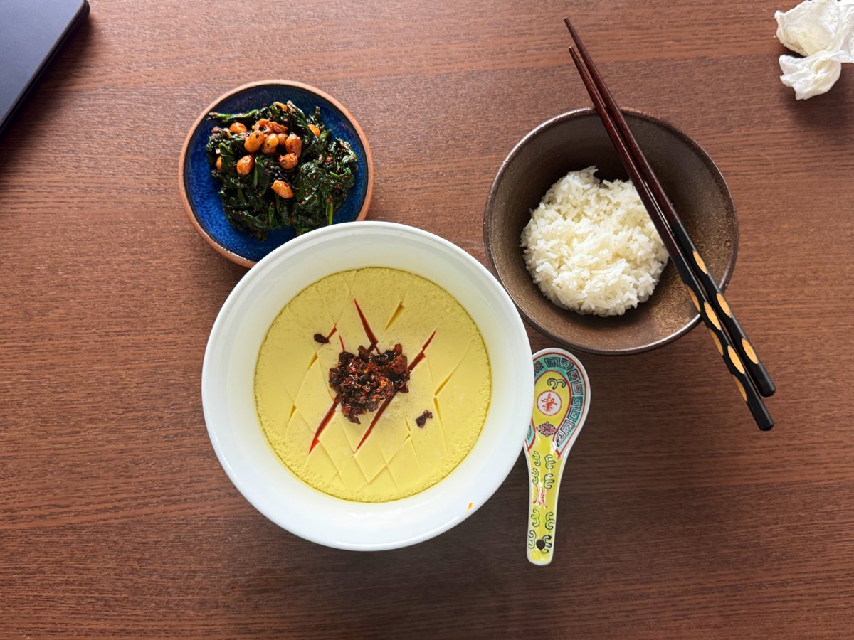 quartzscribble's tweet image. Croomf gave me his old pjs