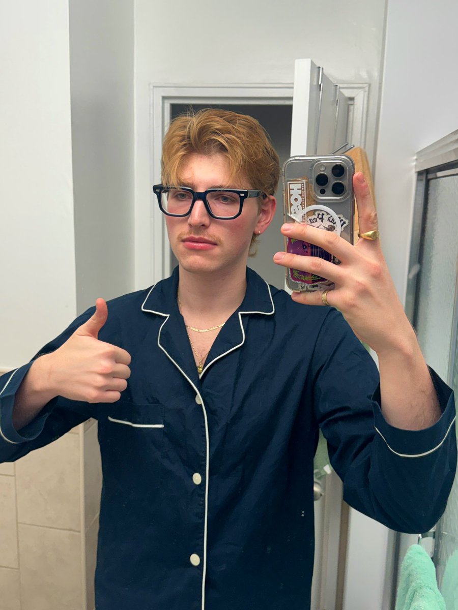 quartzscribble's tweet image. Croomf gave me his old pjs