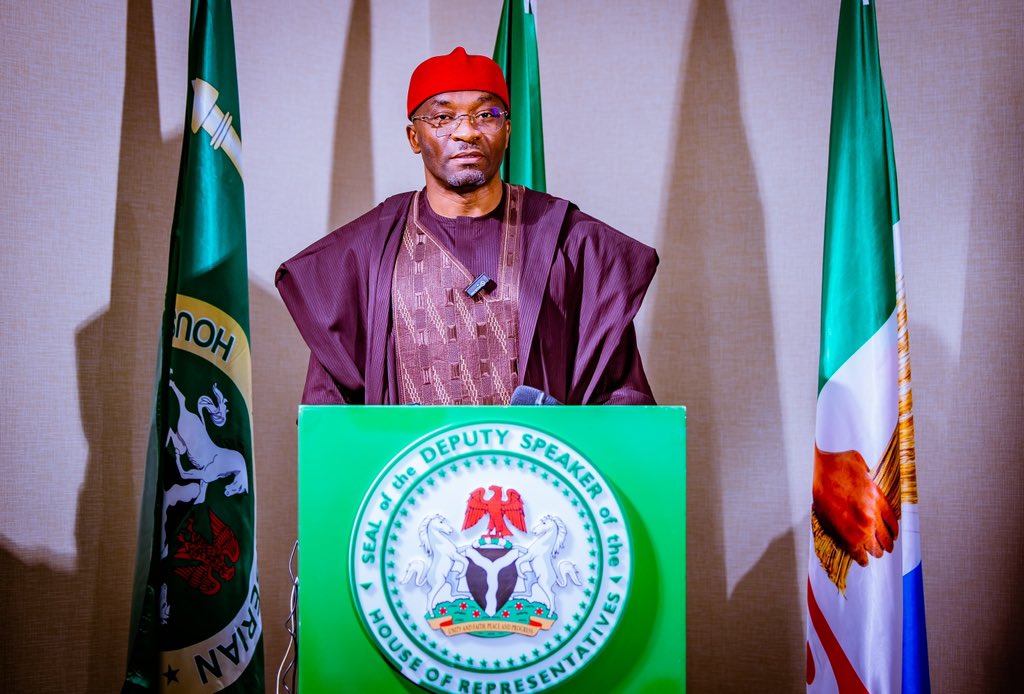 Somebody please help me tell <a href="/OfficialBenKalu/">Benjamin Kalu</a> that the only thing he has to campaign against <a href="/alexottiofr/">Alex Otti</a> is height.😂😂 Yes, he's taller than the governor and that's all.

Any other thing he has to say to Abians is bullshit. He hates the good done by another person.