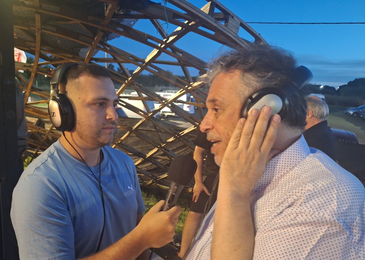 El gerente de Festejos y Espectáculos de la Intendencia de Montevideo, Eduardo Rabellino, cuenta en Calle Febrero sobre los preparativos de la Red de Escenarios Populares en los distintos barrios.
"El principal desafío es invertir para que la cultura llegue a los barrios".