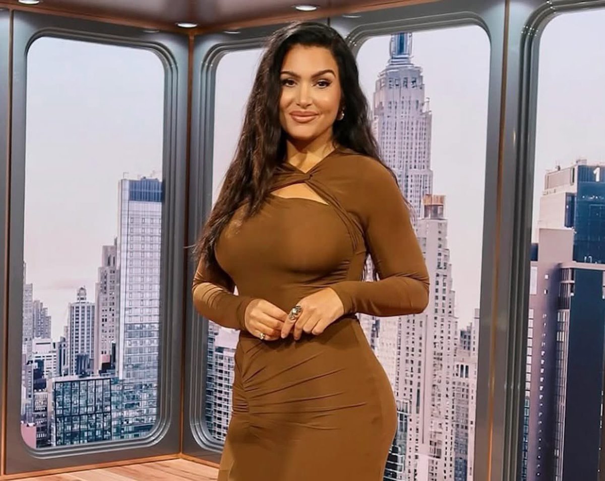 Hoopss's tweet photo. $100k or a date with Molly Qerim? https://t.co/oTqRxeX0XI