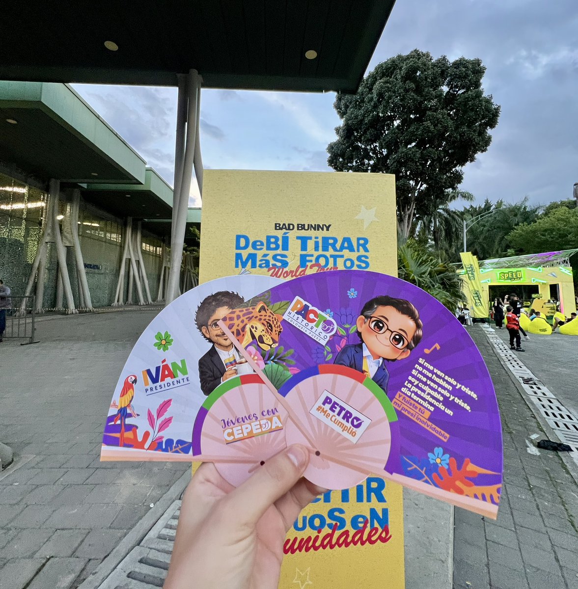 CristianGarciaG's tweet photo. Amigo y amiga, si estás en Medellín en el concierto de Bad Bunny y no vas a votar por Iván Cepeda, no entendiste el último álbum. https://t.co/dLhImwwrh6