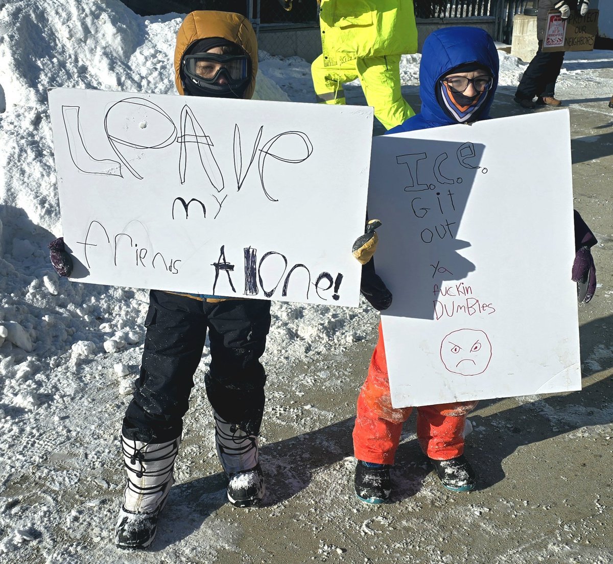 TheStPaulRacco1's tweet image. You have to remind yourself not to cry when you see the kid's signs.  

It's negative -25°F and tears are dangerous.

"LEAVE MY FRIENDS ALONE!"

"ICE GIT OUT YA FUCKIN DUMBIES 😡"