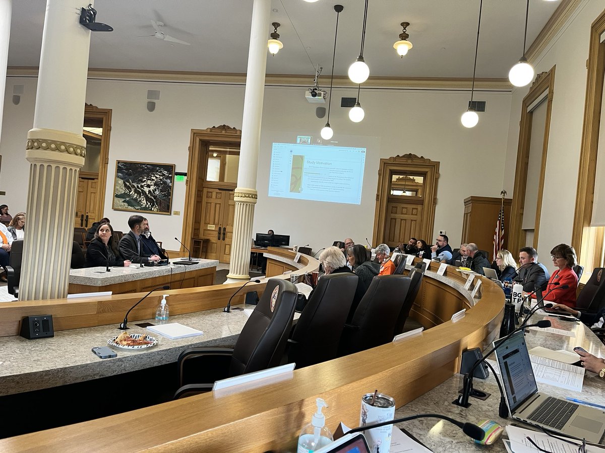 MartinezforSoCo's tweet image. ✅ Week 2

This week I met with educators from the San Luis Valley about upcoming issues.

We also had our SMART Act hearing for Ag, Water &amp;amp; Natural Resources.

Also today, we showed our support for the Denver Broncos for the AFC Championship!

#teammartinez #weektwo #gobroncos