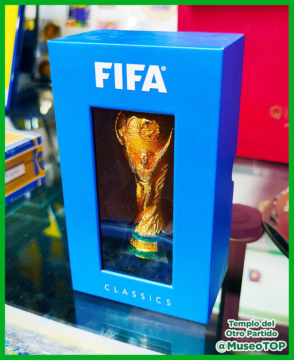 MuseoTOP's tweet image. 23-01-2026. 105º aniversario de Silvio Gazzaniga: El mini trofeo FIFA World Cup (2024) brilla en el TOP, el Museo de Marketing Deportivo de Claudio Destéfano. Historia completa en Instagram 👉 @museoTOP. Contenido: @mlopezarce #WorldCup #FIFA #Gazzaniga #MuseoTOP