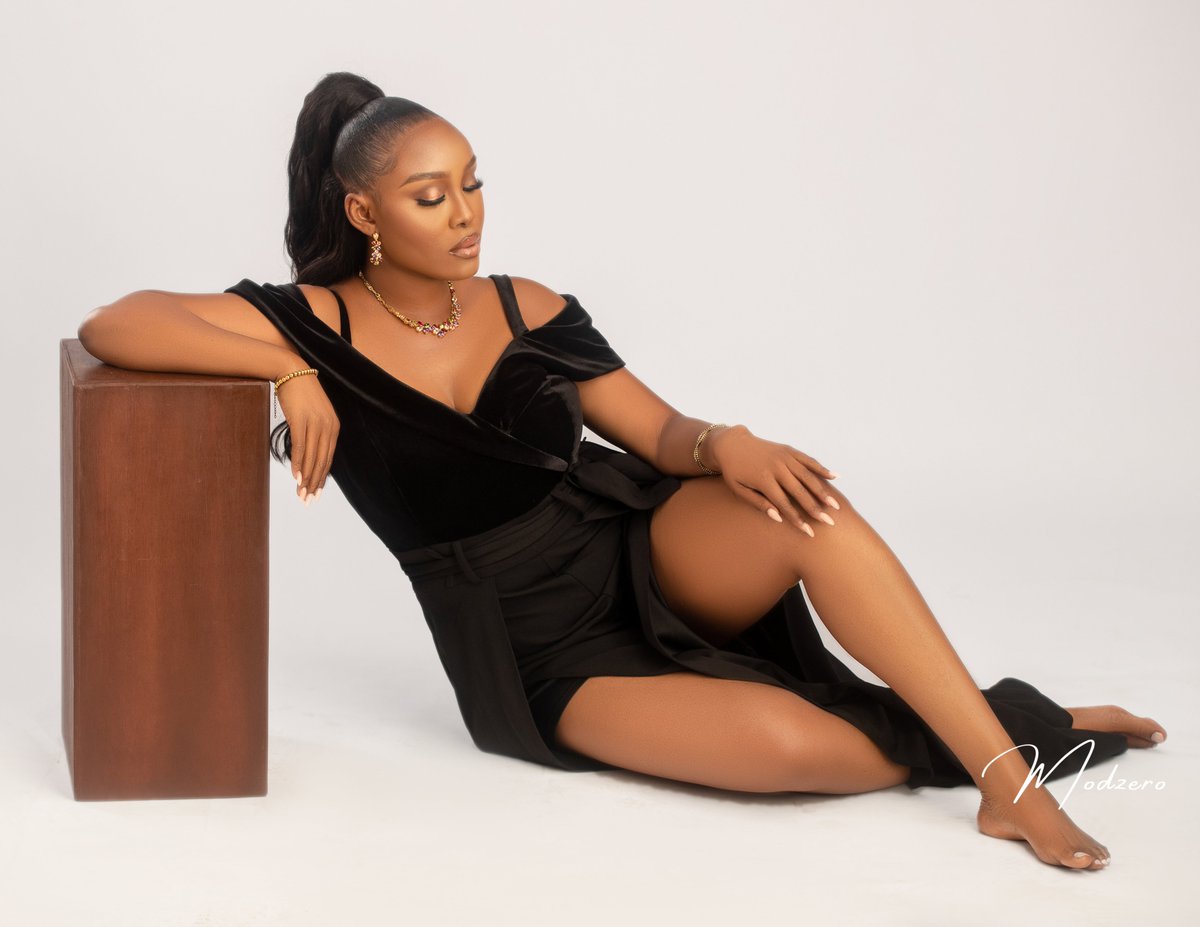 Awake plotting how to get <a href="/Nsukka_okpa/">Oyiga Micheal</a> to retweet my walk-in photography studio in Ikeja and Ojodu Berger <a href="/modzeromedia/">Modzero Media</a> on instagram where you can book fire shoots from 50,000 naira. Call us +2347030873003