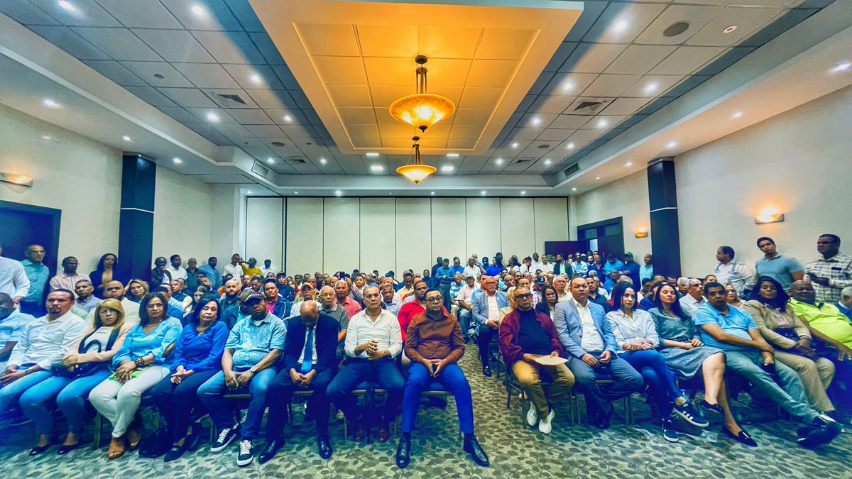 Maravillosa Asamblea de la Dirección Provincial de Santiago de la <a href="/FPcomunica/">@Fuerza del Pueblo (FP)</a> ! 

<a href="/FPcomunica/">@Fuerza del Pueblo (FP)</a> en su mejor momento, gobierno en caída libre. Rescataremos el país de la ineficiencia y el abandono !!

<a href="/LeonelFernandez/">Leonel Fernández</a> <a href="/demostenesm/">Demóstenes Martínez</a> <a href="/radhamesjimenez/">Radhames Jimenez</a> <a href="/antonioflorian_/">Antonio Florián</a> <a href="/BautaRojas/">Bautista Rojas Gómez</a>