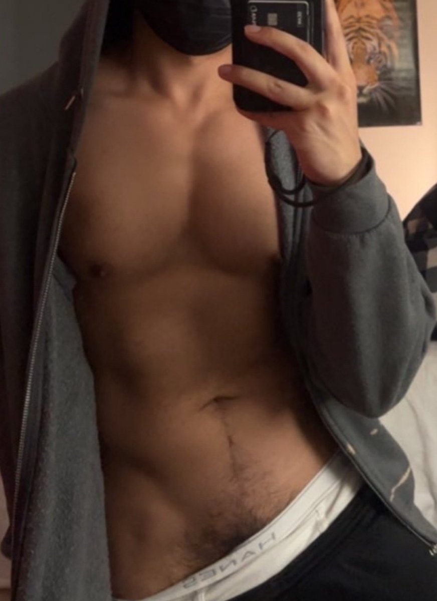 seupo's tweet image. my body was lowkey snatched here 🫦