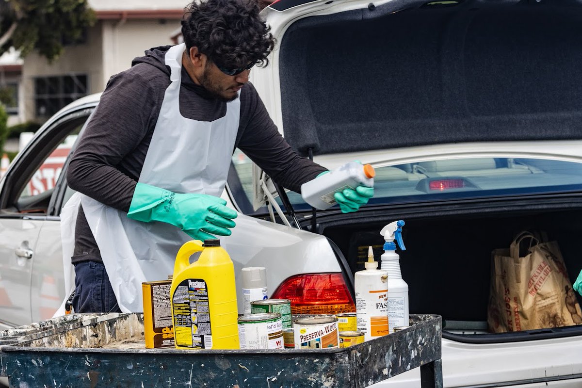 SCCgov's tweet photo. The @SCCHHW is hosting a free drop off event from 8 a.m. to noon on Saturday, Jan. 31 in Sunnyvale. This is a great opportunity to get rid of your old electronics, light bulbs, paint and other household hazardous waste. Make an appointment at https://t.co/j8pRoJF7qV. https://t.co/6thI32x9wm