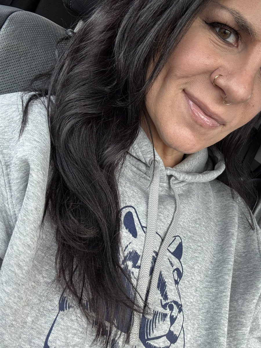 Holy Elle tweet media