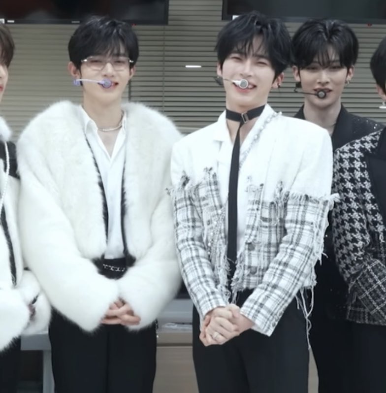 zho_shb's tweet image. 애교쟁이