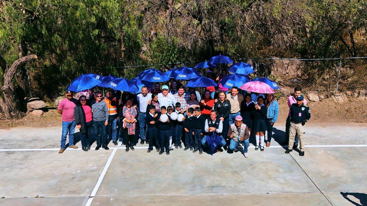 🚀 ​Hoy en la jornada 464 del programa #CapitalAl100 llegamos con todo a la comunidad El Refugio en la Delegación Bocas. 

Por instrucción del Alcalde Enrique Galindo Ceballos, pusimos manos a la obra con una renovación total: limpieza profunda y mantenimiento general para que